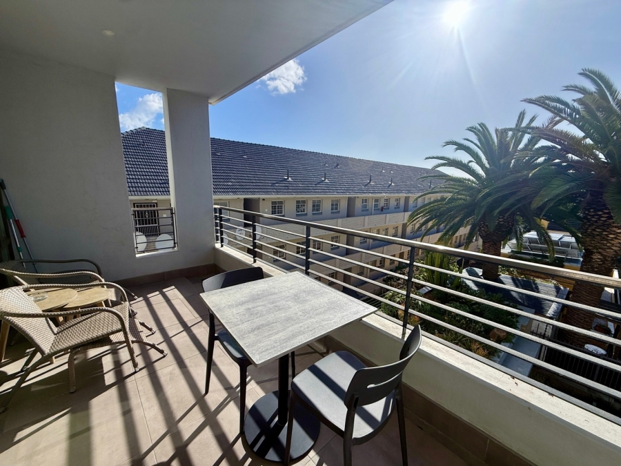 To Let 1 Bedroom Property for Rent in Green Point Western Cape